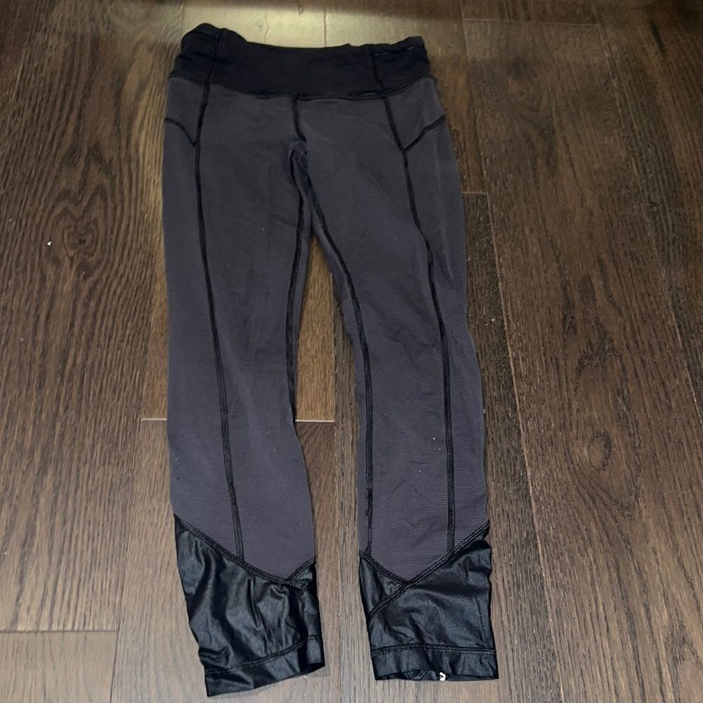 Lululemon
Leggings - Reflective bottoms
